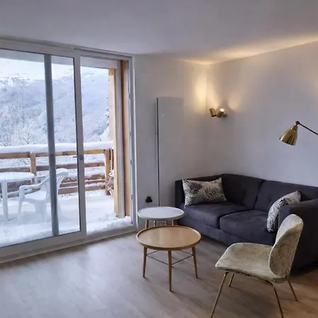 Beautiful Spacious Near Arc 1600 Appartamento