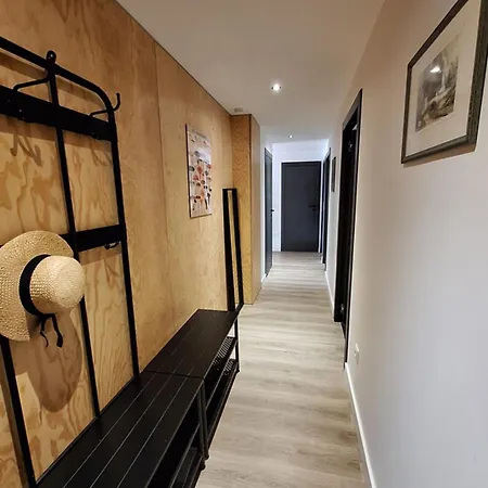 Beautiful Spacious Near Arc 1600 Appartamento *